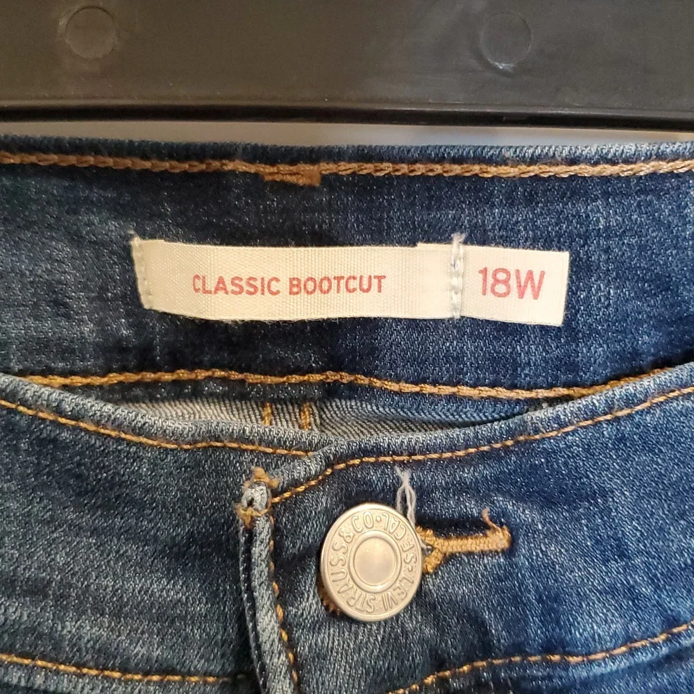 Levi's Women's Boot Cut Jeans - Blue - Picture 4 of 5